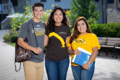 smiling Illinois students